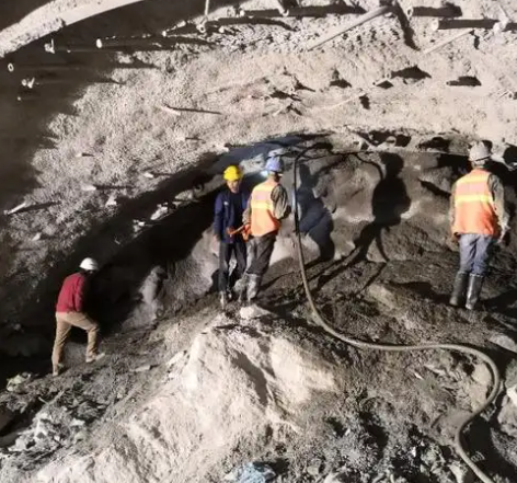 资阳拱顶带模注浆料的施工流程及注意事项